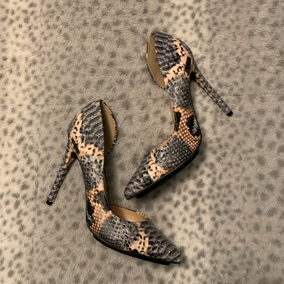New grey & peach snakeskin pump stiletto heals. - Picture 5 of 8